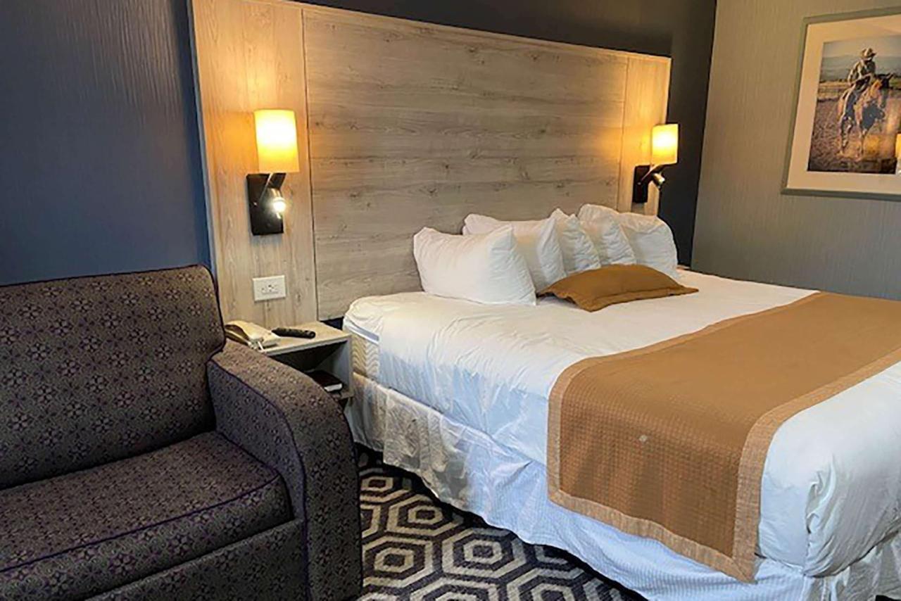 Ramada By Wyndham Medicine Hat Dış mekan fotoğraf