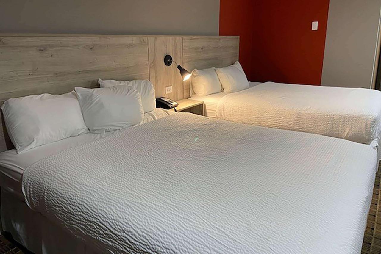 Ramada By Wyndham Medicine Hat Dış mekan fotoğraf