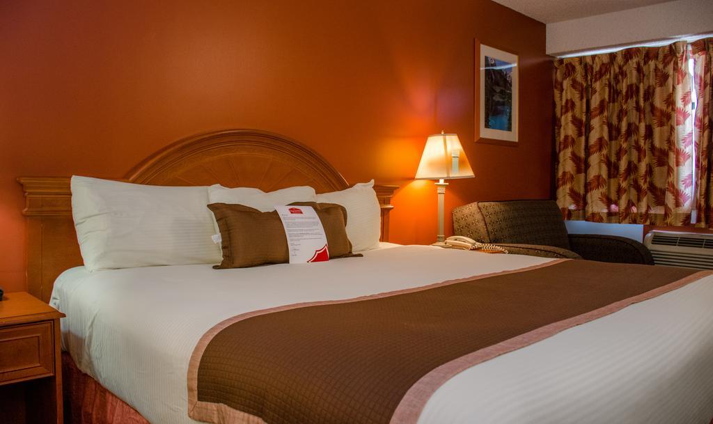 Ramada By Wyndham Medicine Hat Dış mekan fotoğraf