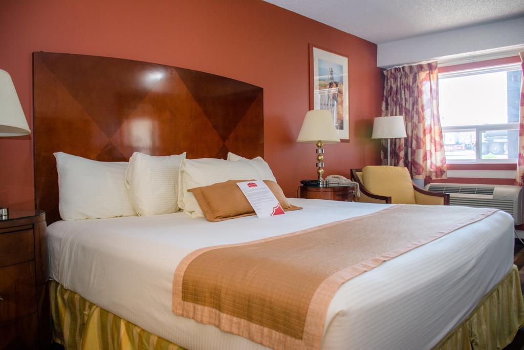 Ramada By Wyndham Medicine Hat Dış mekan fotoğraf
