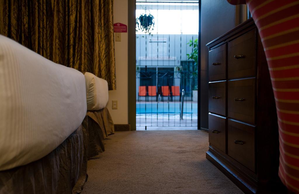 Ramada By Wyndham Medicine Hat Dış mekan fotoğraf