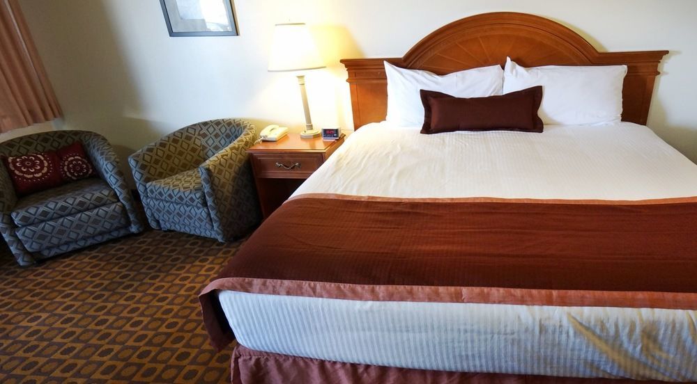 Ramada By Wyndham Medicine Hat Dış mekan fotoğraf