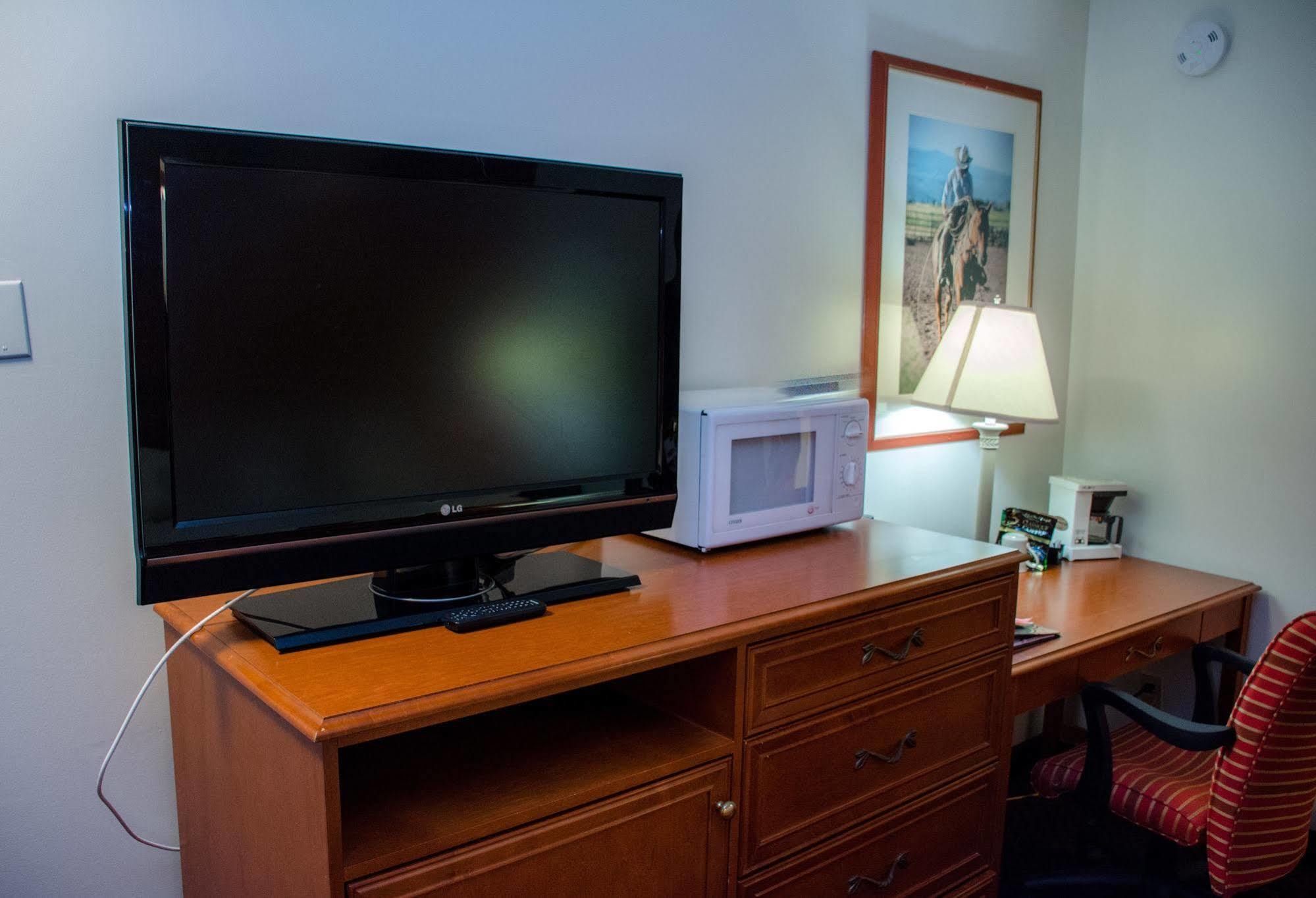 Ramada By Wyndham Medicine Hat Dış mekan fotoğraf