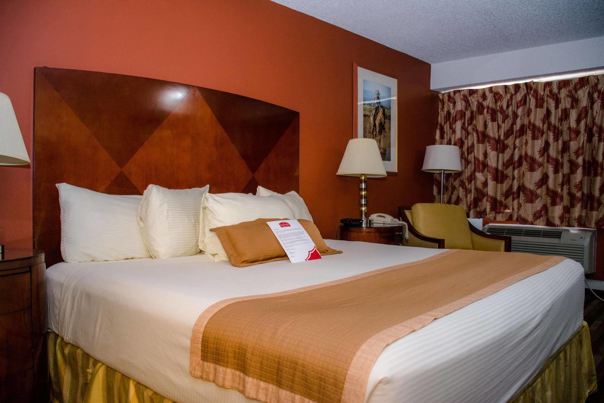 Ramada By Wyndham Medicine Hat Dış mekan fotoğraf