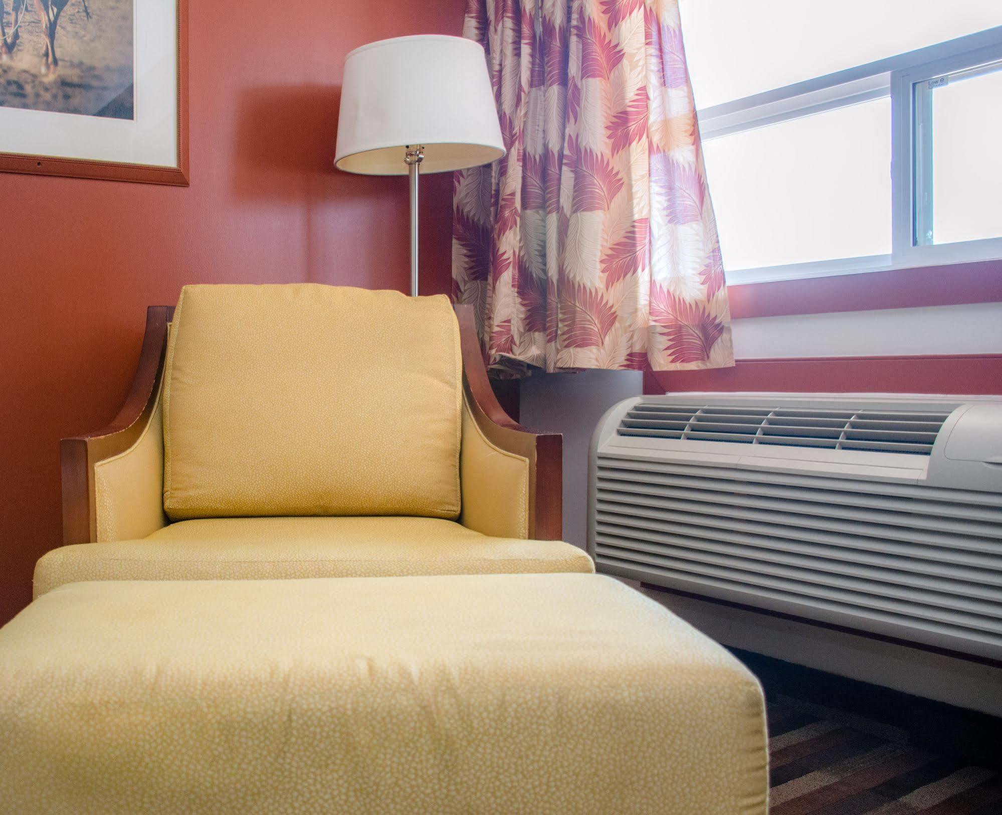Ramada By Wyndham Medicine Hat Dış mekan fotoğraf