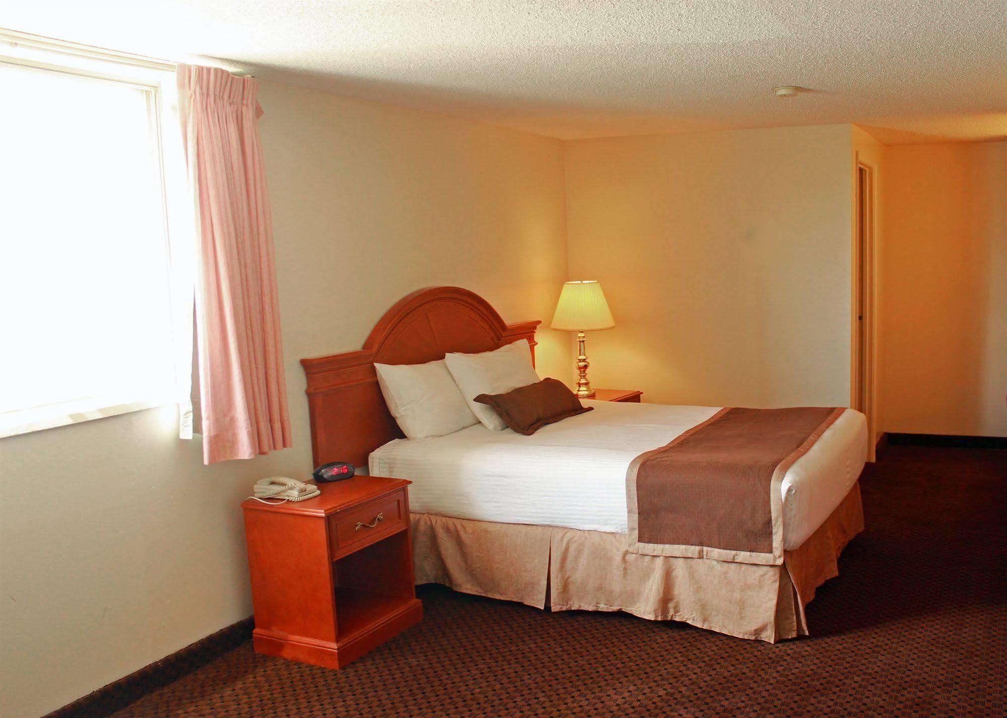 Ramada By Wyndham Medicine Hat Dış mekan fotoğraf