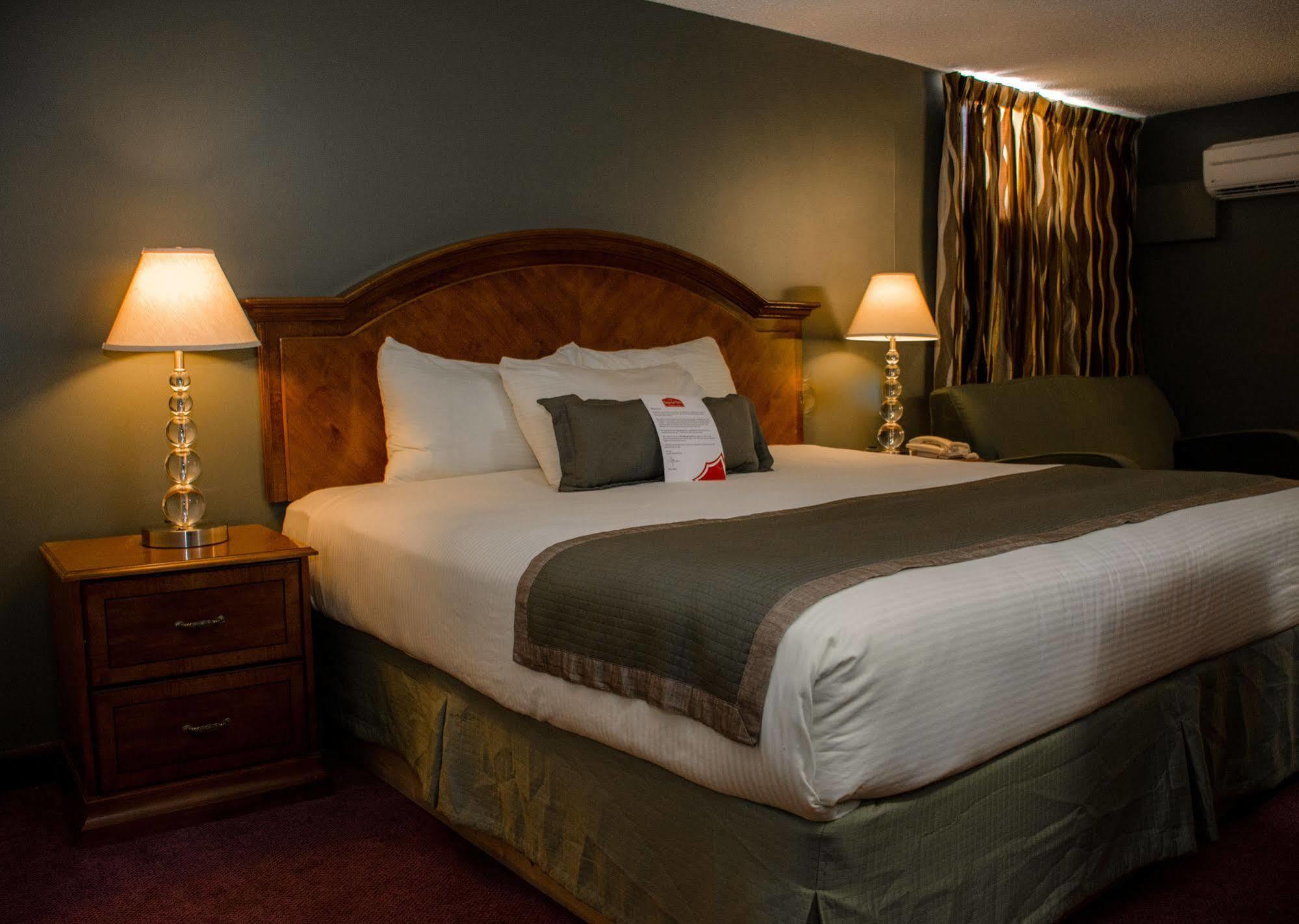 Ramada By Wyndham Medicine Hat Dış mekan fotoğraf