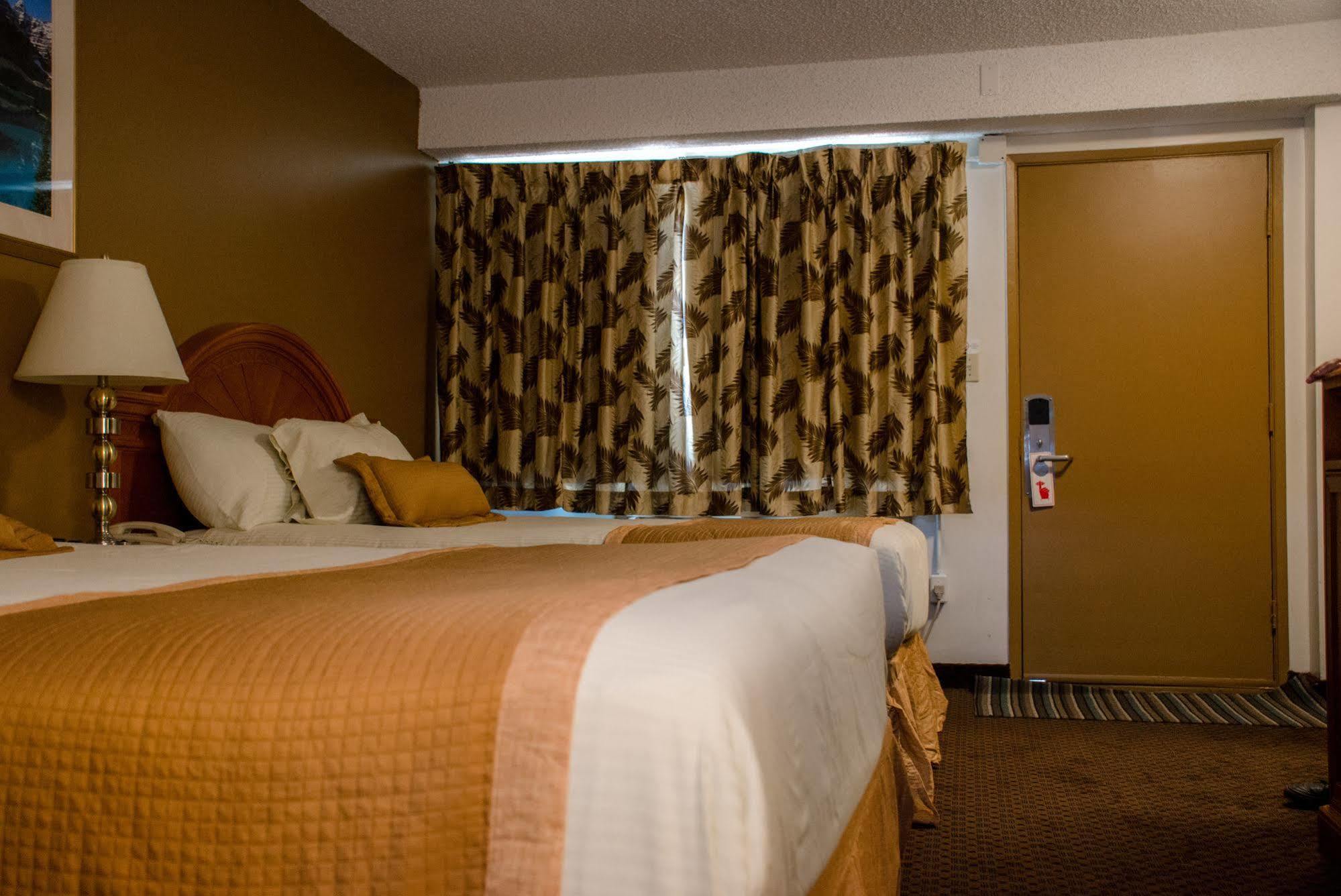 Ramada By Wyndham Medicine Hat Dış mekan fotoğraf